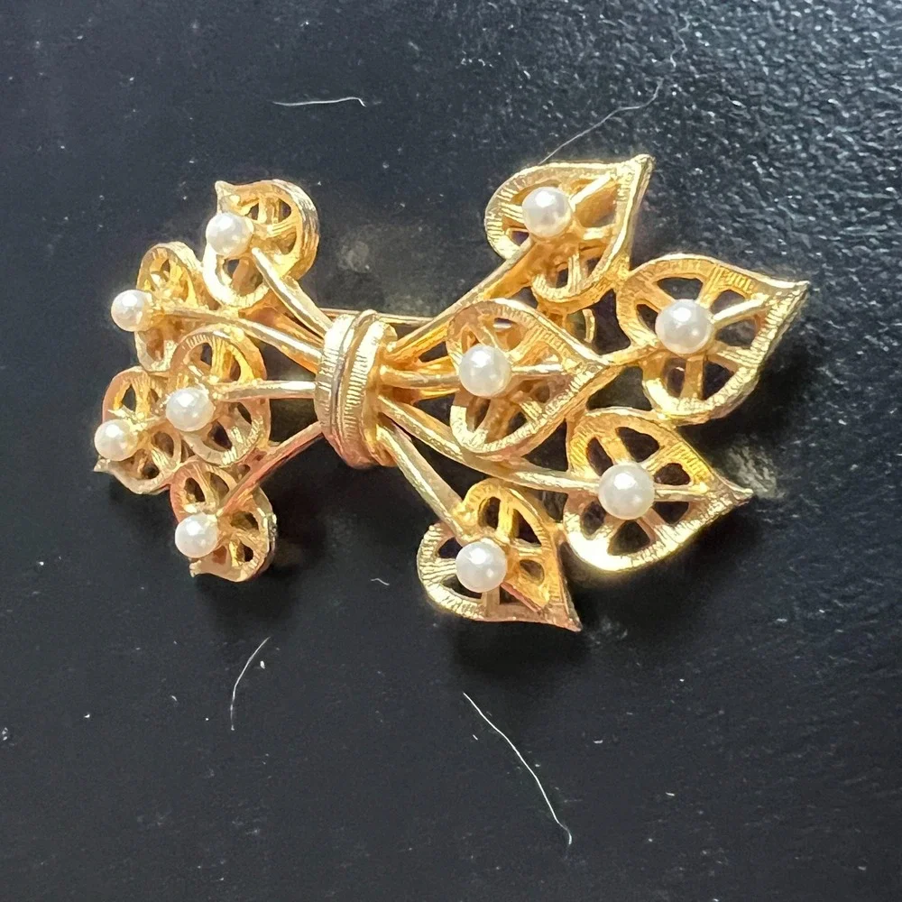 Gold Tone Filigree‎ Bow Brooch Faux Pearl Accent Floral Vintage Inspired Pin